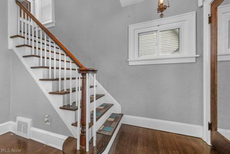 6813 Ridgewood Avenue Cleveland OH 44129