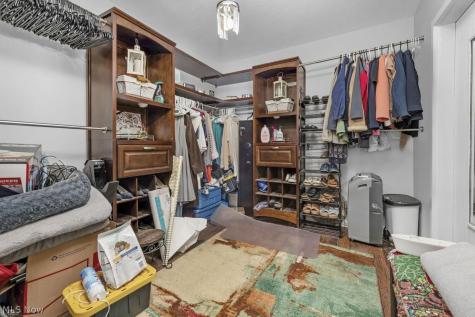 6813 Ridgewood Avenue Cleveland OH 44129