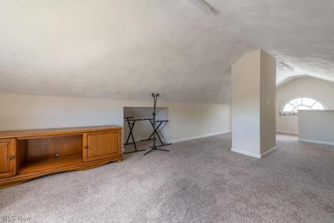 6813 Ridgewood Avenue Cleveland OH 44129