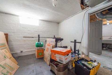 6813 Ridgewood Avenue Cleveland OH 44129