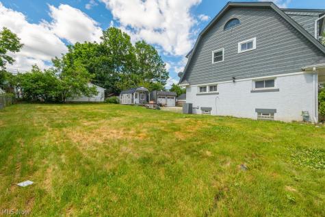 6813 Ridgewood Avenue Cleveland OH 44129