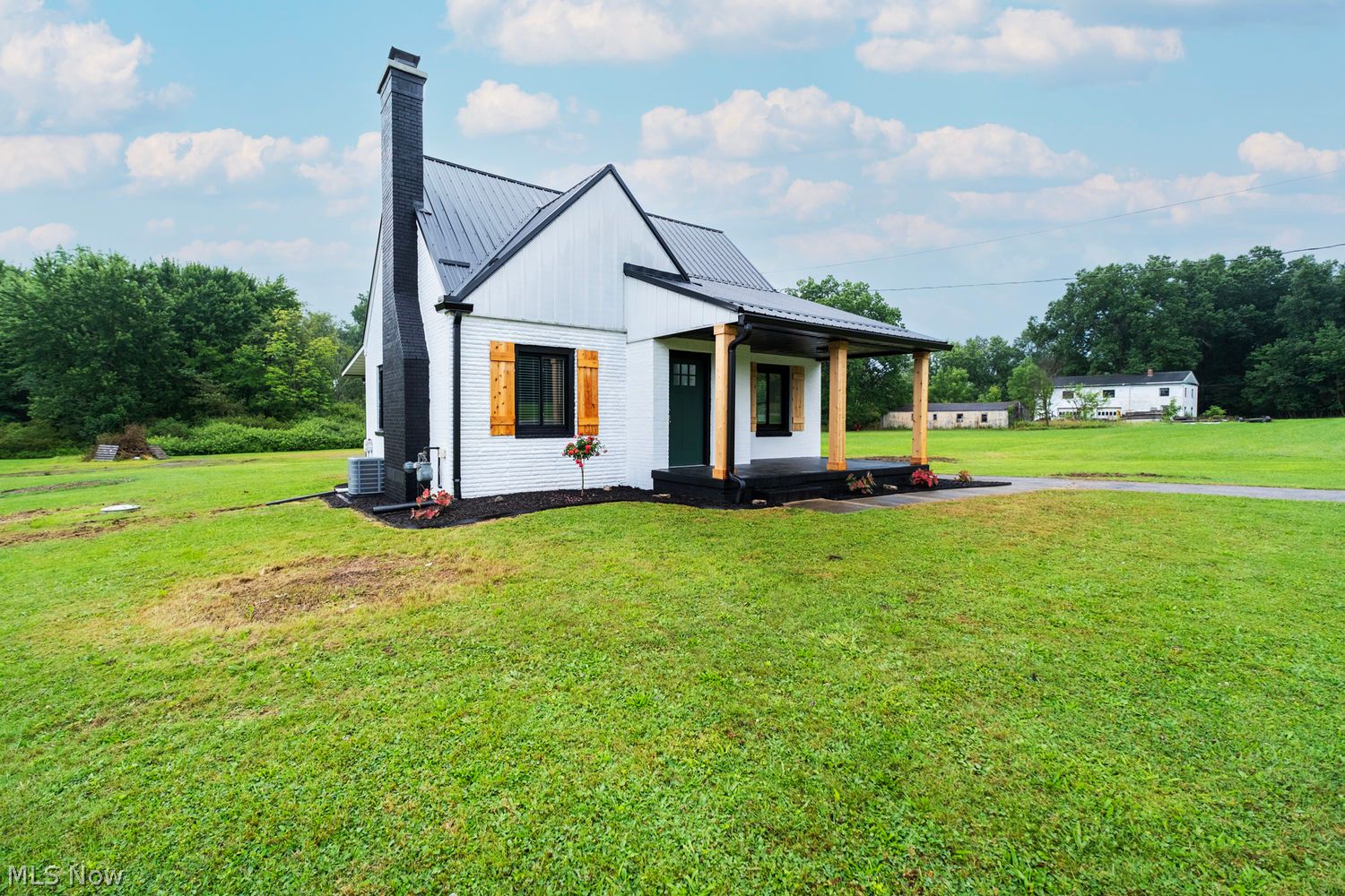 131 Struthers Coitsville Road Lowellville OH 44436