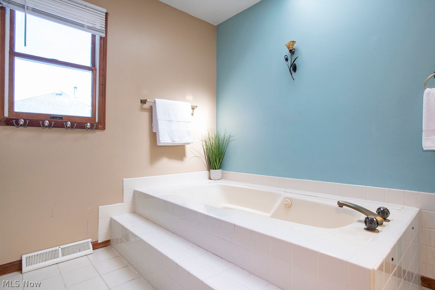 18100 Rustic Hollow Strongsville OH 44136
