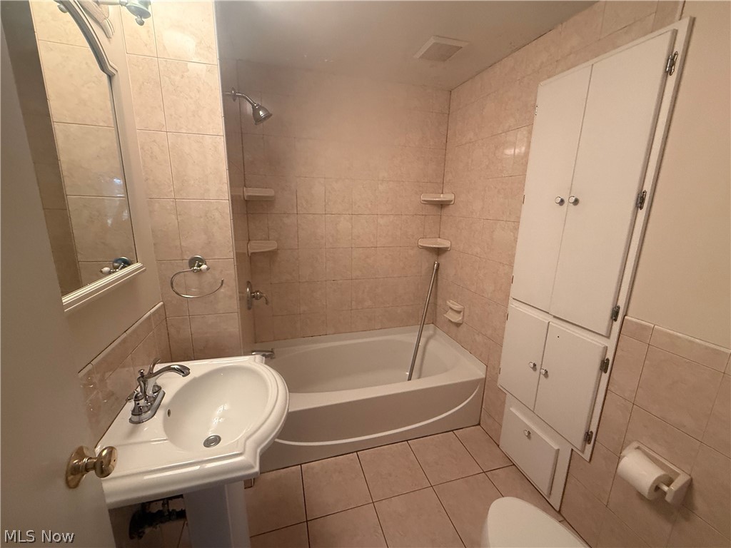 390 Oak Cliff Drive Bay Village OH 44140