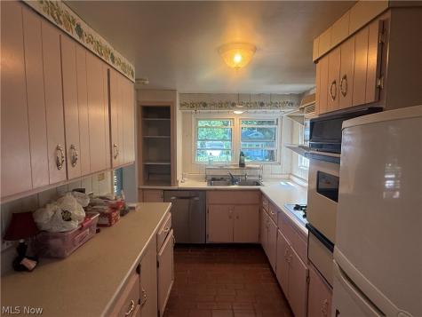 390 Oak Cliff Drive Bay Village OH 44140