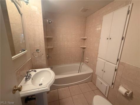 390 Oak Cliff Drive Bay Village OH 44140