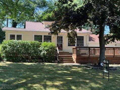 390 Oak Cliff Drive Bay Village OH 44140