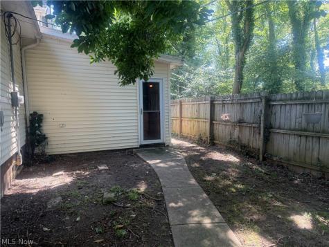 390 Oak Cliff Drive Bay Village OH 44140