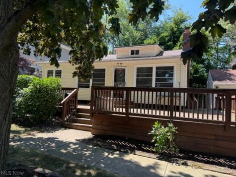 390 Oak Cliff Drive Bay Village OH 44140