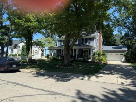 390 Oak Cliff Drive Bay Village OH 44140