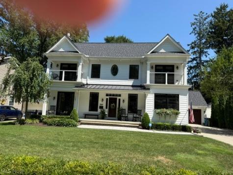 390 Oak Cliff Drive Bay Village OH 44140