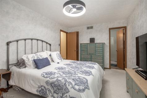 9204 Pleasant Lake Boulevard Parma OH 44130