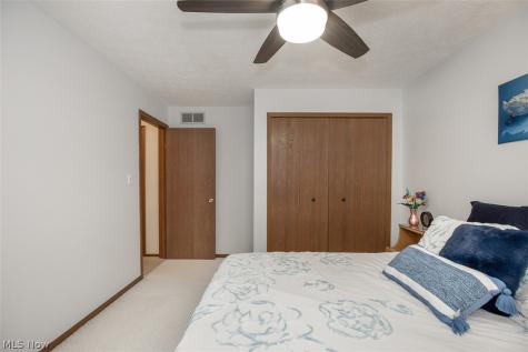 9204 Pleasant Lake Boulevard Parma OH 44130