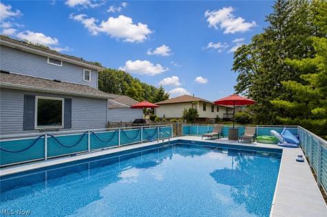 9204 Pleasant Lake Boulevard Parma OH 44130