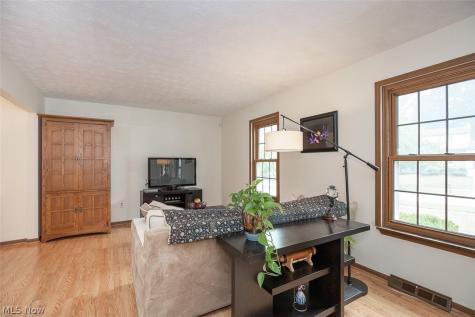 9204 Pleasant Lake Boulevard Parma OH 44130