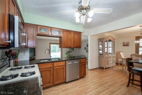 9204 Pleasant Lake Boulevard Parma OH 44130