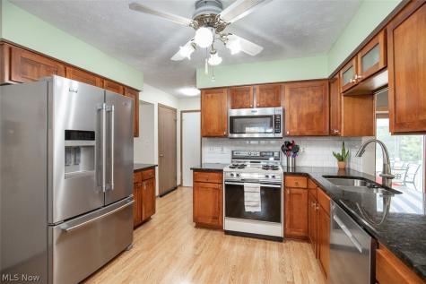9204 Pleasant Lake Boulevard Parma OH 44130