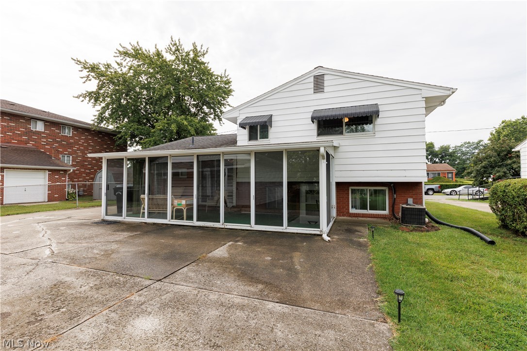 525 Walnut Street Elyria OH 44035