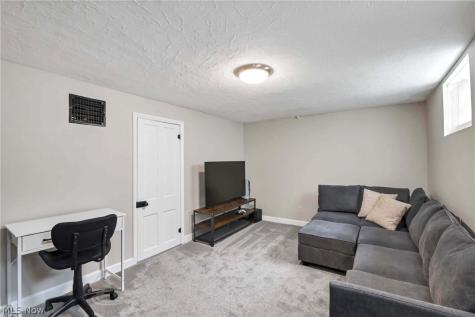 15027 Rosemary Avenue Cleveland OH 44111