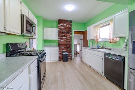 49 Lindbergh Avenue Barberton OH 44203