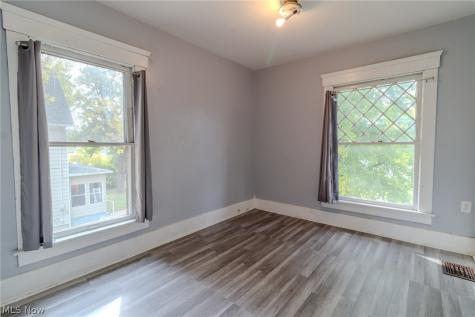 49 Lindbergh Avenue Barberton OH 44203