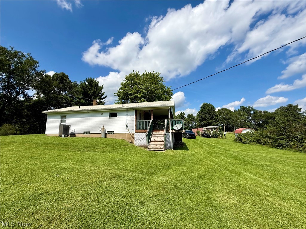 7176 Pearl Road SE Amsterdam OH 43903