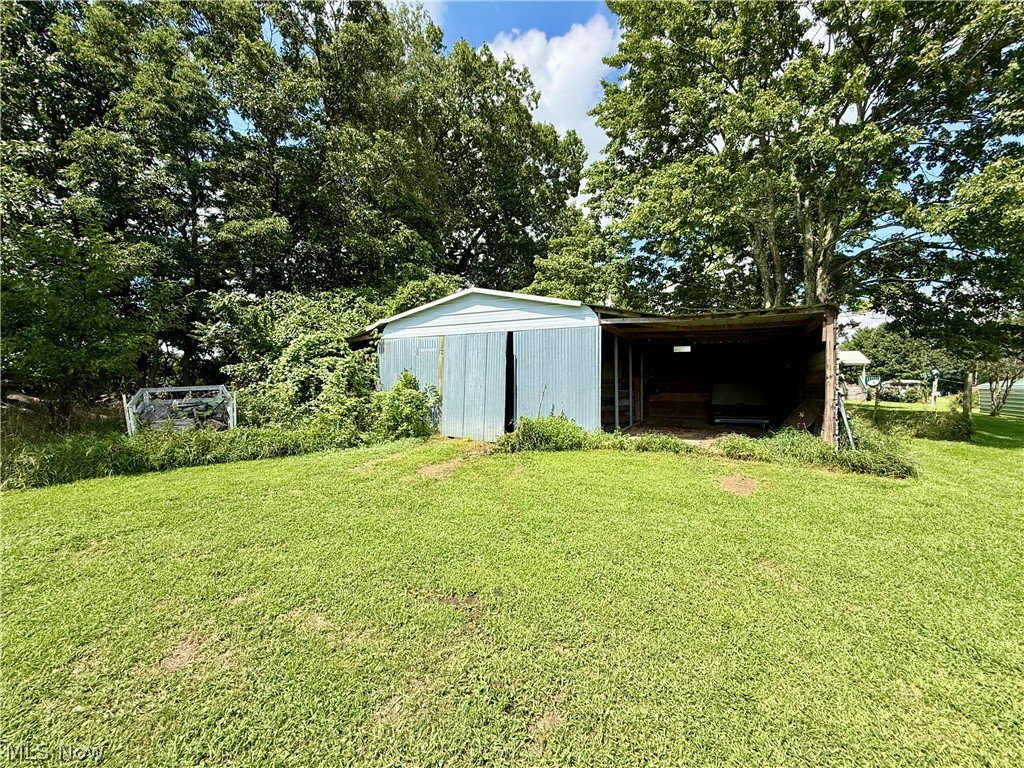 7176 Pearl Road SE Amsterdam OH 43903