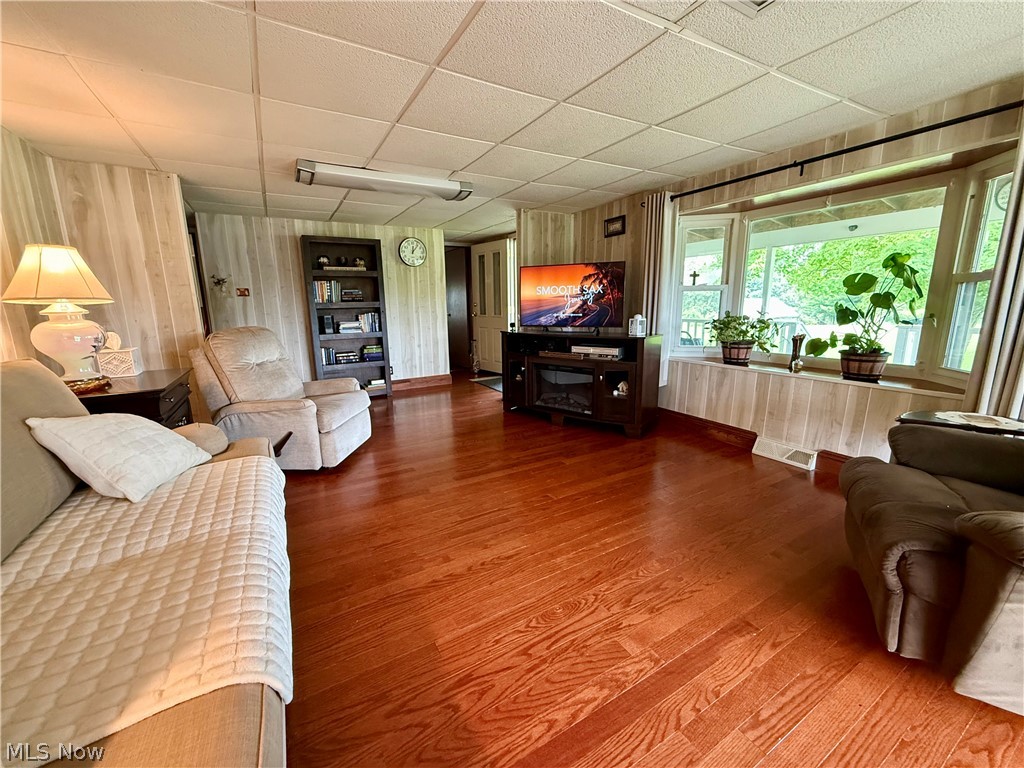 7176 Pearl Road SE Amsterdam OH 43903