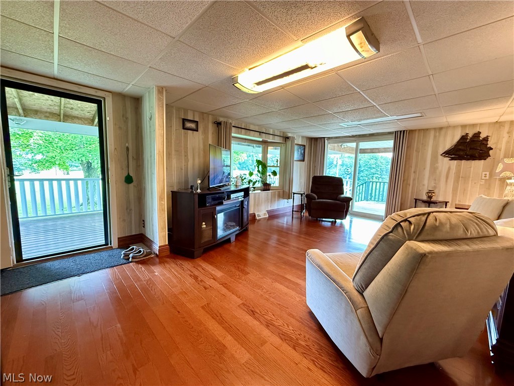 7176 Pearl Road SE Amsterdam OH 43903
