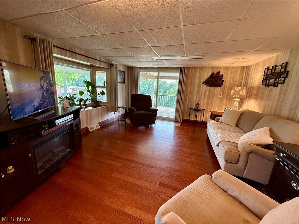 7176 Pearl Road SE Amsterdam OH 43903