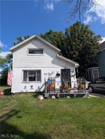 15321 Ridpath Avenue Cleveland OH 44110