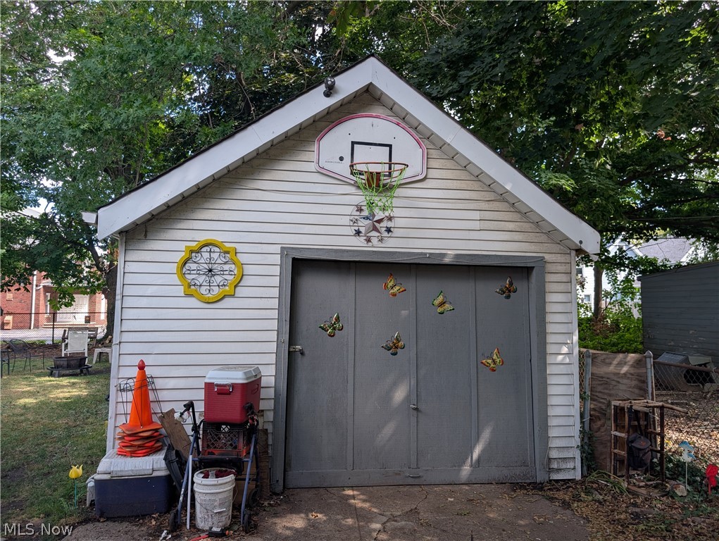 15321 Ridpath Avenue Cleveland OH 44110