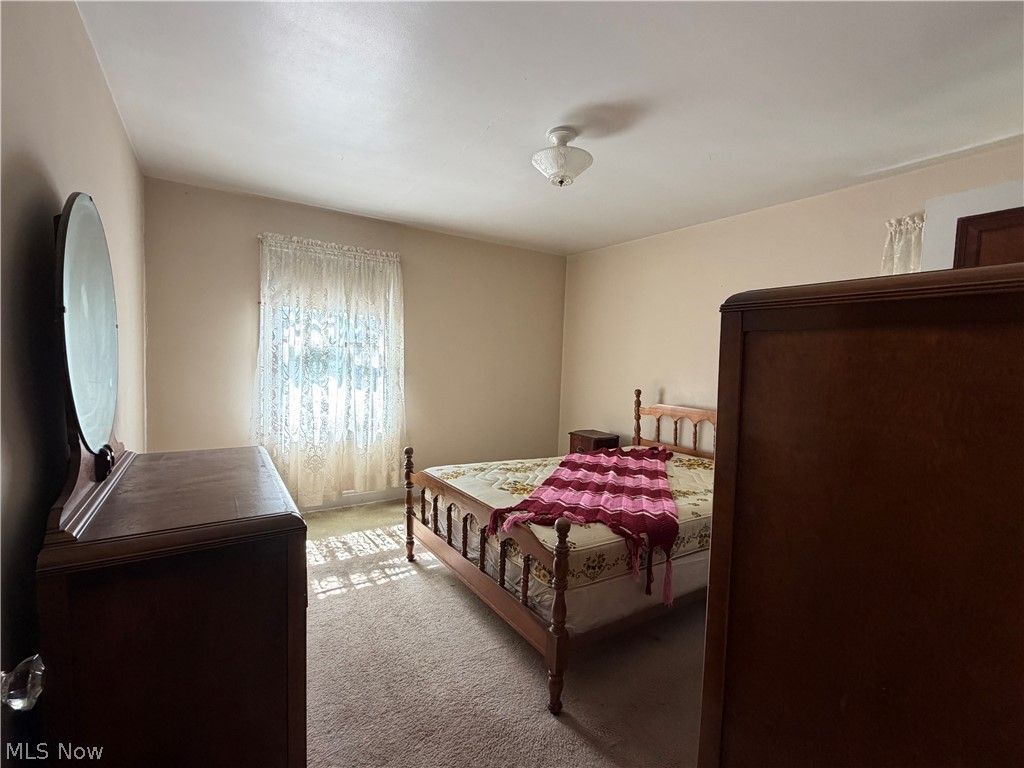 670 Kinsman Street NW Warren OH 44483