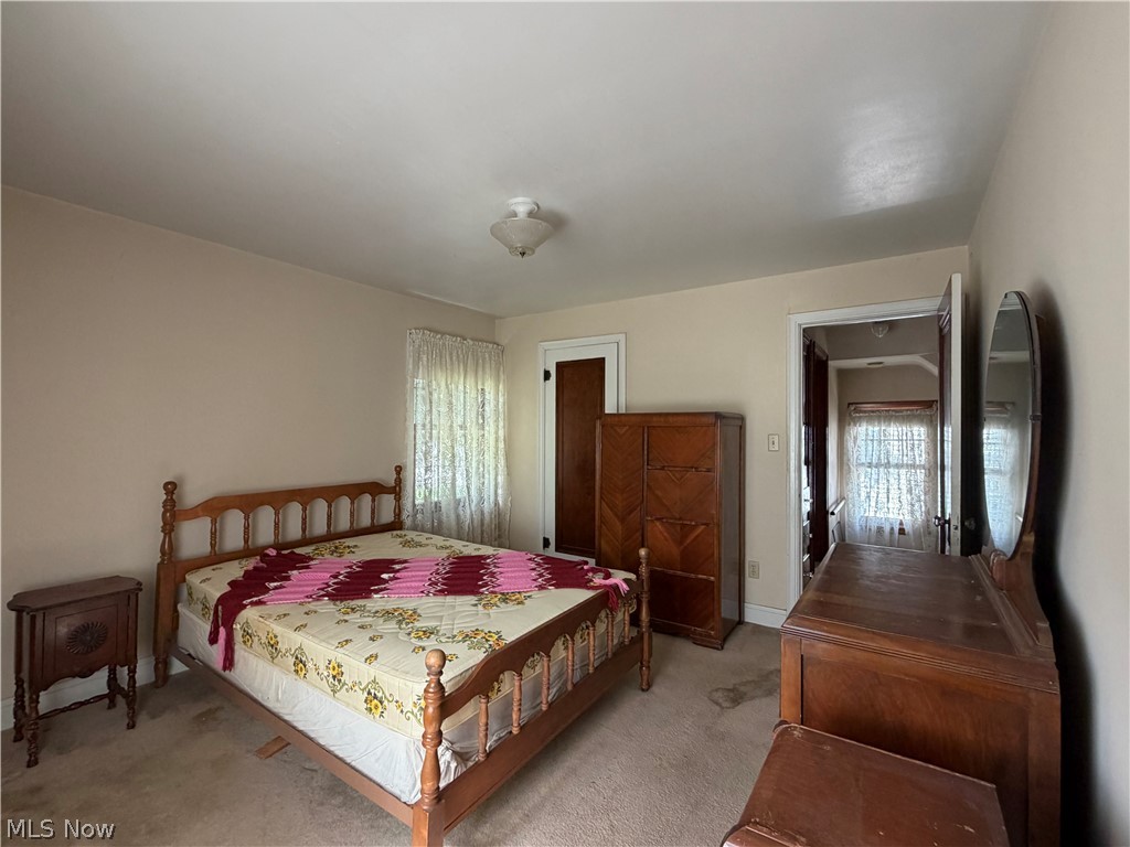 670 Kinsman Street NW Warren OH 44483