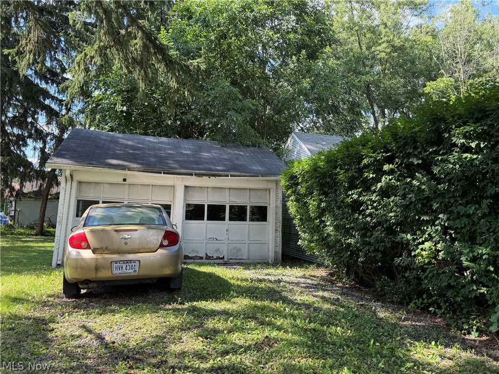 670 Kinsman Street NW Warren OH 44483