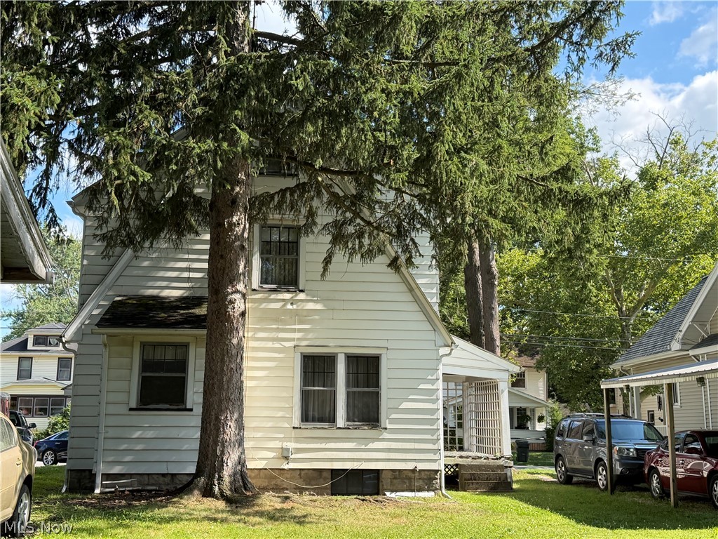 670 Kinsman Street NW Warren OH 44483