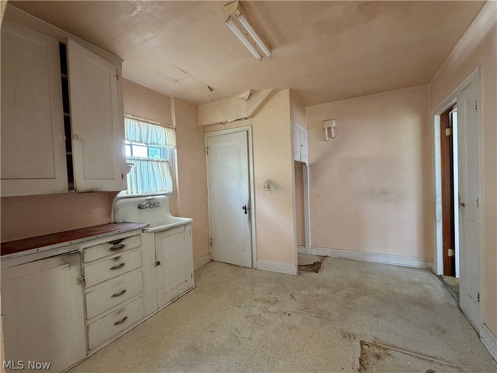 670 Kinsman Street NW Warren OH 44483