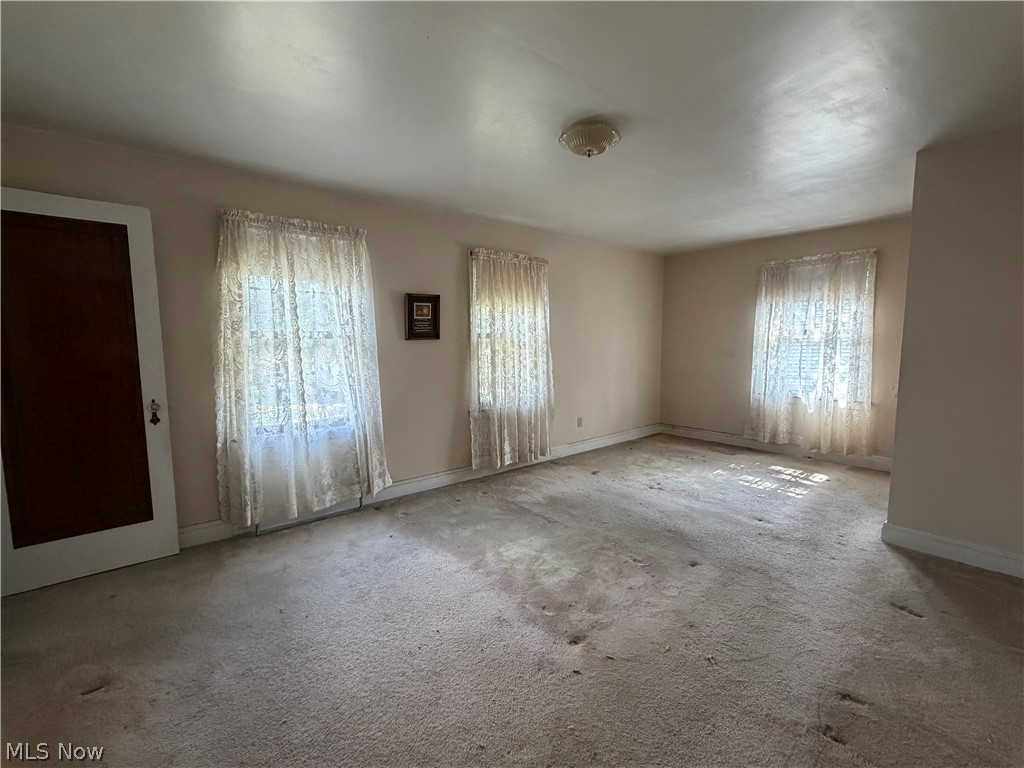 670 Kinsman Street NW Warren OH 44483