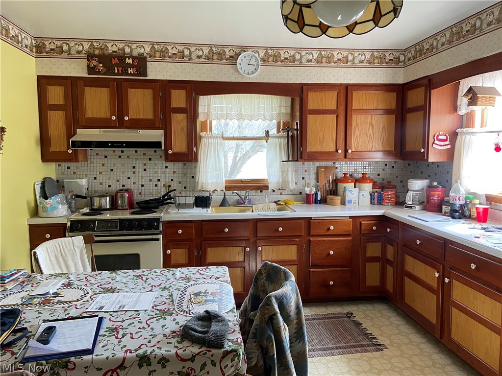 5671 E State Road Newcomerstown OH 43832