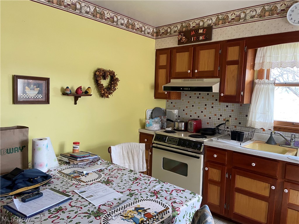 5671 E State Road Newcomerstown OH 43832