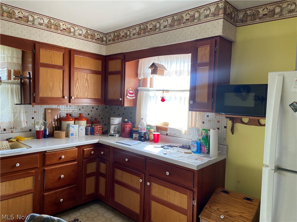 5671 E State Road Newcomerstown OH 43832