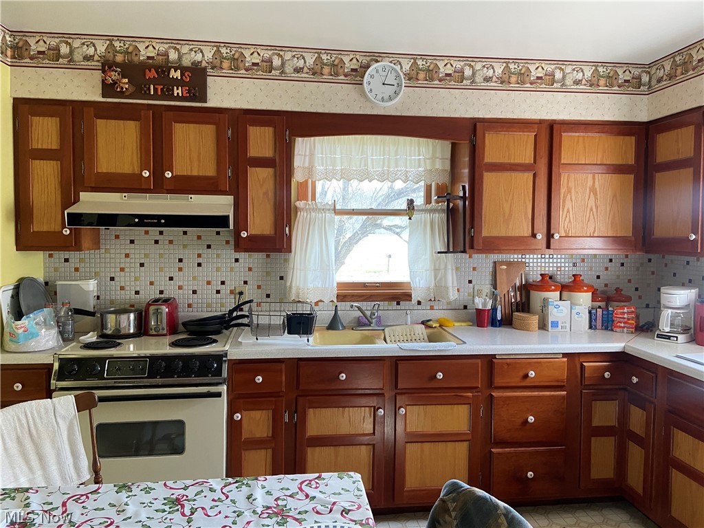 5671 E State Road Newcomerstown OH 43832