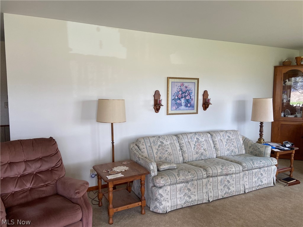 5671 E State Road Newcomerstown OH 43832