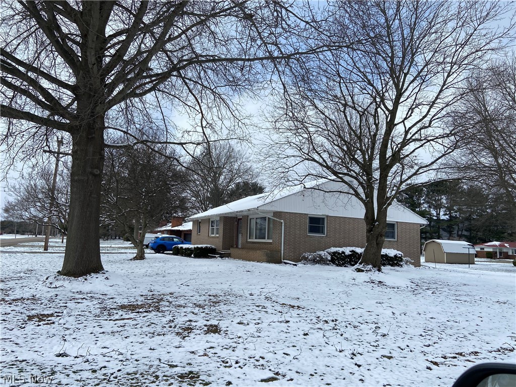 5671 E State Road Newcomerstown OH 43832