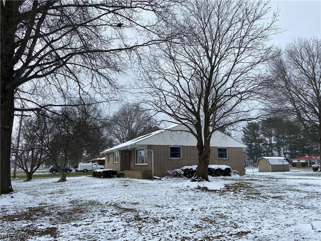 5671 E State Road Newcomerstown OH 43832
