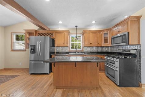450 Lake Forest Drive Bay Village OH 44140