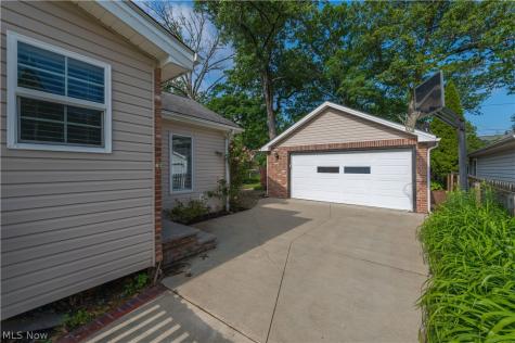450 Lake Forest Drive Bay Village OH 44140