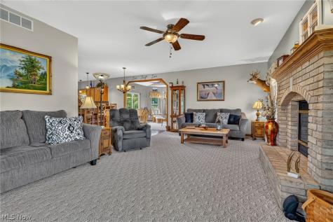 9276 Columbus Road NE Louisville OH 44641