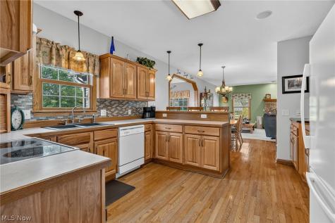 9276 Columbus Road NE Louisville OH 44641