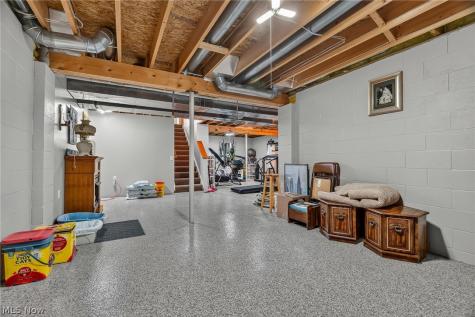 9276 Columbus Road NE Louisville OH 44641